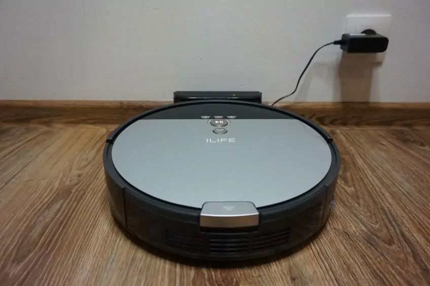 Robot Ilife V8S w bazie