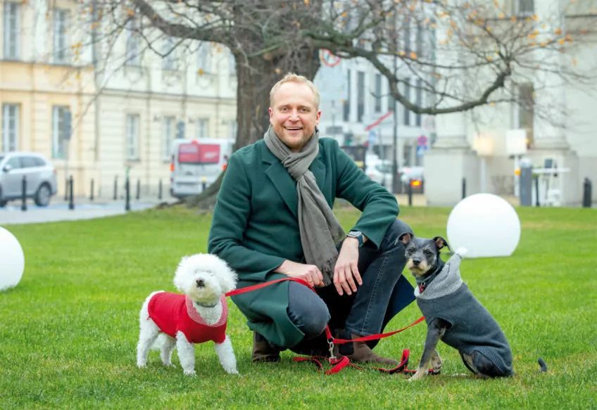 Piotr Adamczyk z psami